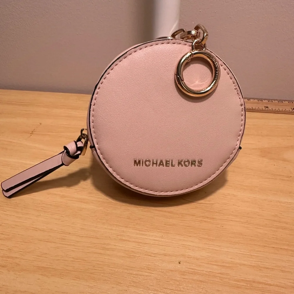 Michael Kors Pale Pink Round Leather Coin Case with Gold Hardware - Picture 4 of 4